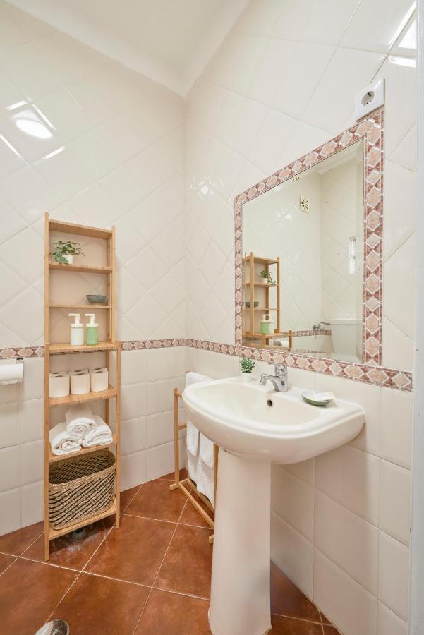 Central & Sunny 2Br Apt Near Beach, By Timecooler Setúbal Exteriér fotografie