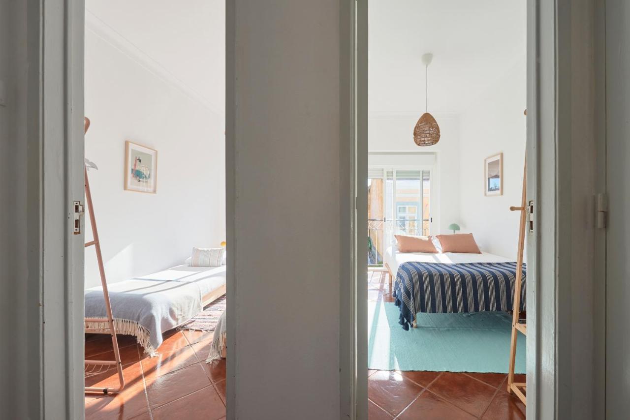 Central & Sunny 2Br Apt Near Beach, By Timecooler Setúbal Exteriér fotografie