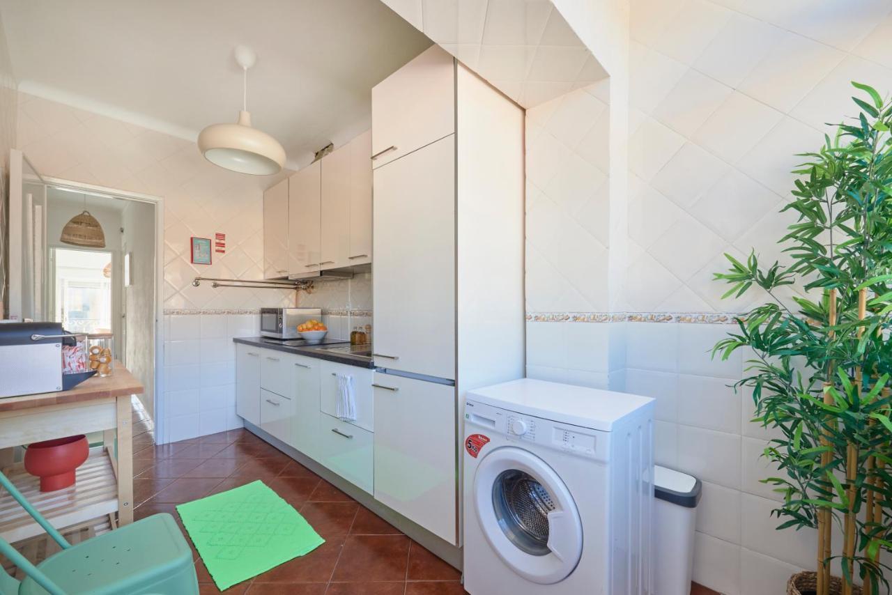 Central & Sunny 2Br Apt Near Beach, By Timecooler Setúbal Exteriér fotografie